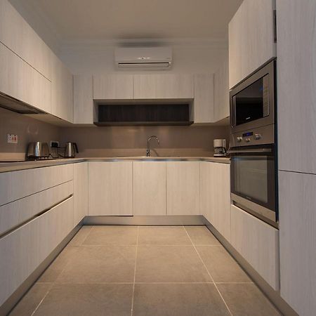 Seafront Luxury Apartment With Pool Sliema Bagian luar foto