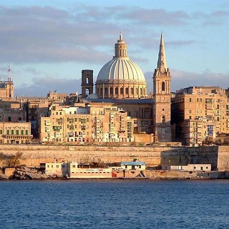 Seafront Luxury Apartment With Pool Sliema Bagian luar foto