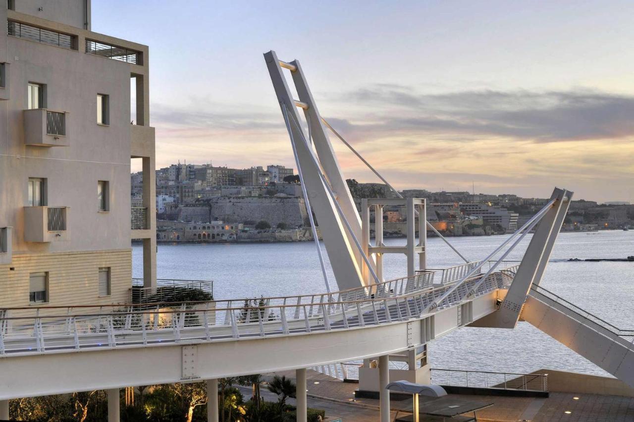 Seafront Luxury Apartment With Pool Sliema Bagian luar foto
