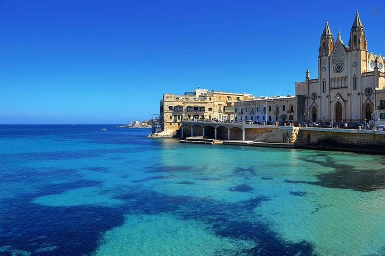 Seafront Luxury Apartment With Pool Sliema Bagian luar foto