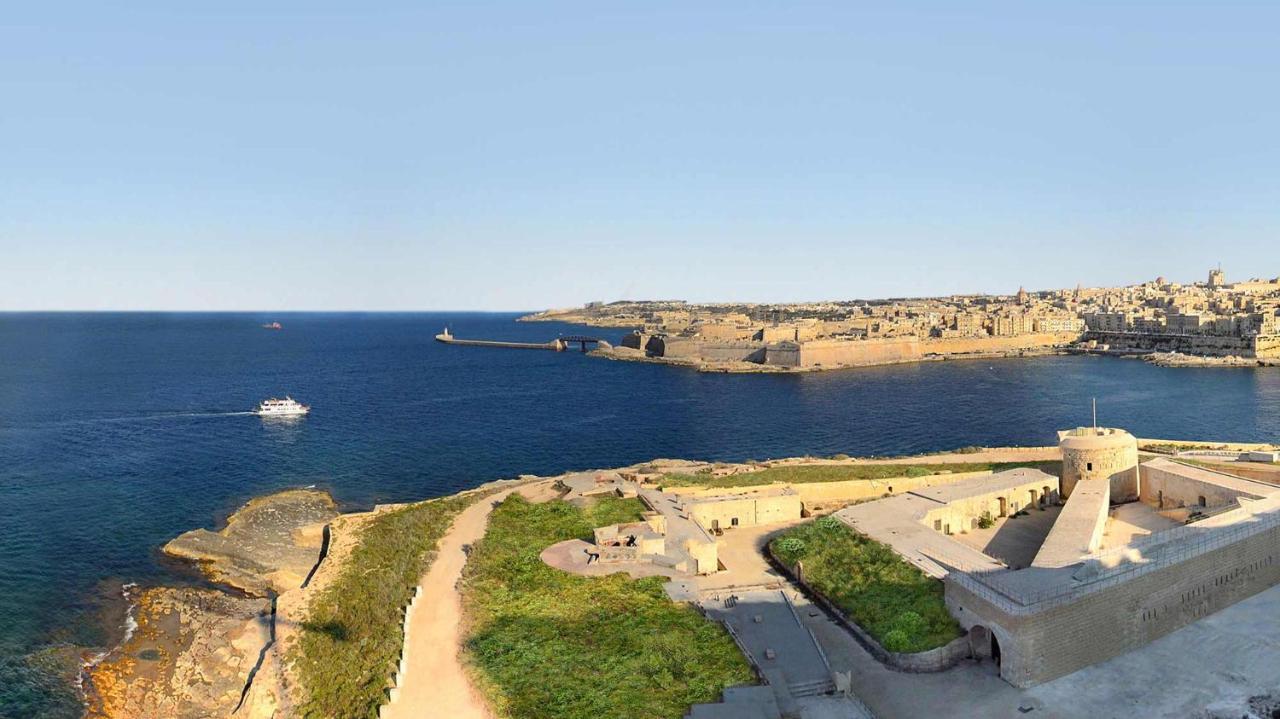Seafront Luxury Apartment With Pool Sliema Bagian luar foto