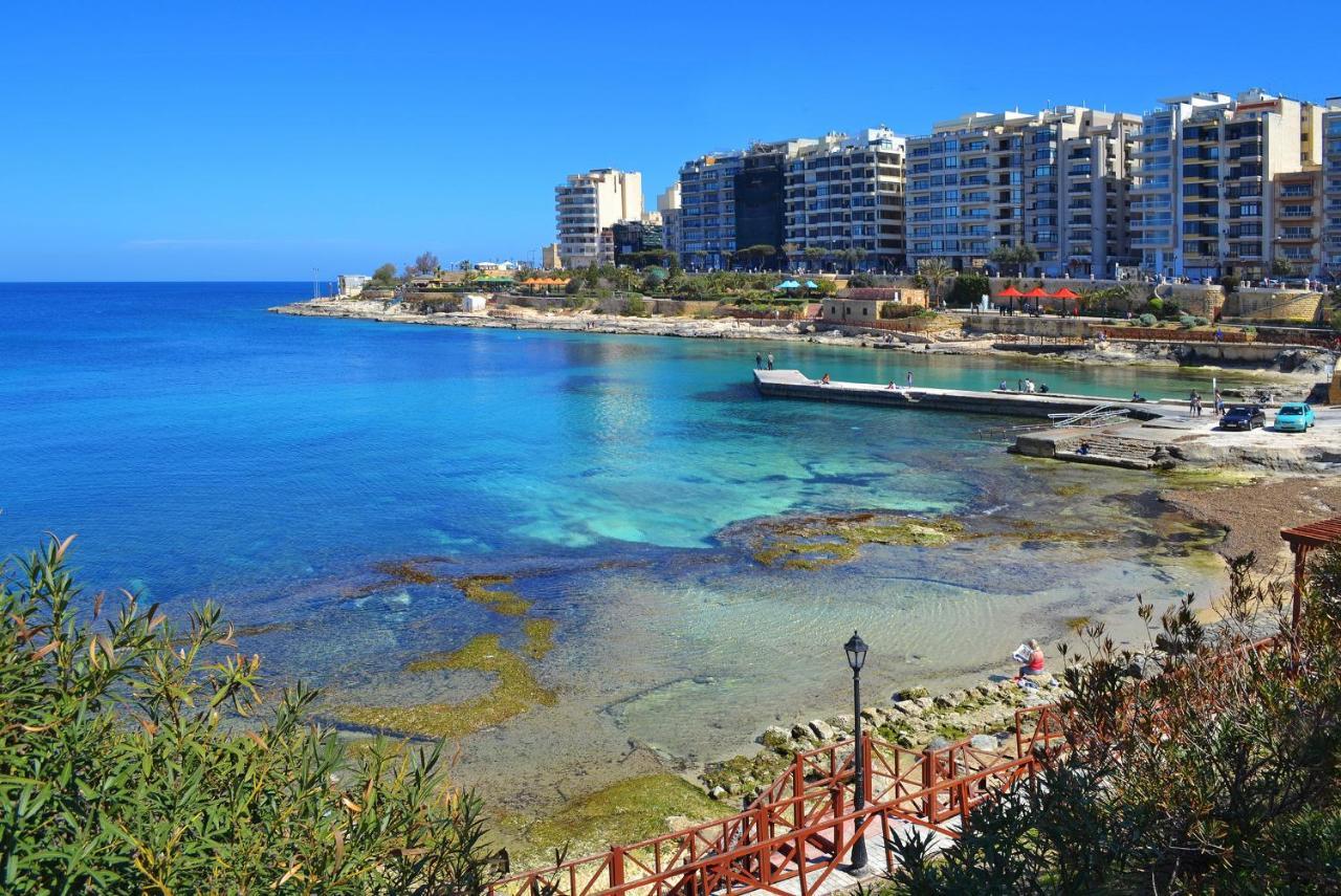 Seafront Luxury Apartment With Pool Sliema Bagian luar foto
